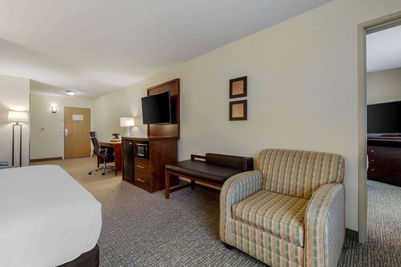 Comfort Suites Johnson Creek Conference Center Eksteriør bilde