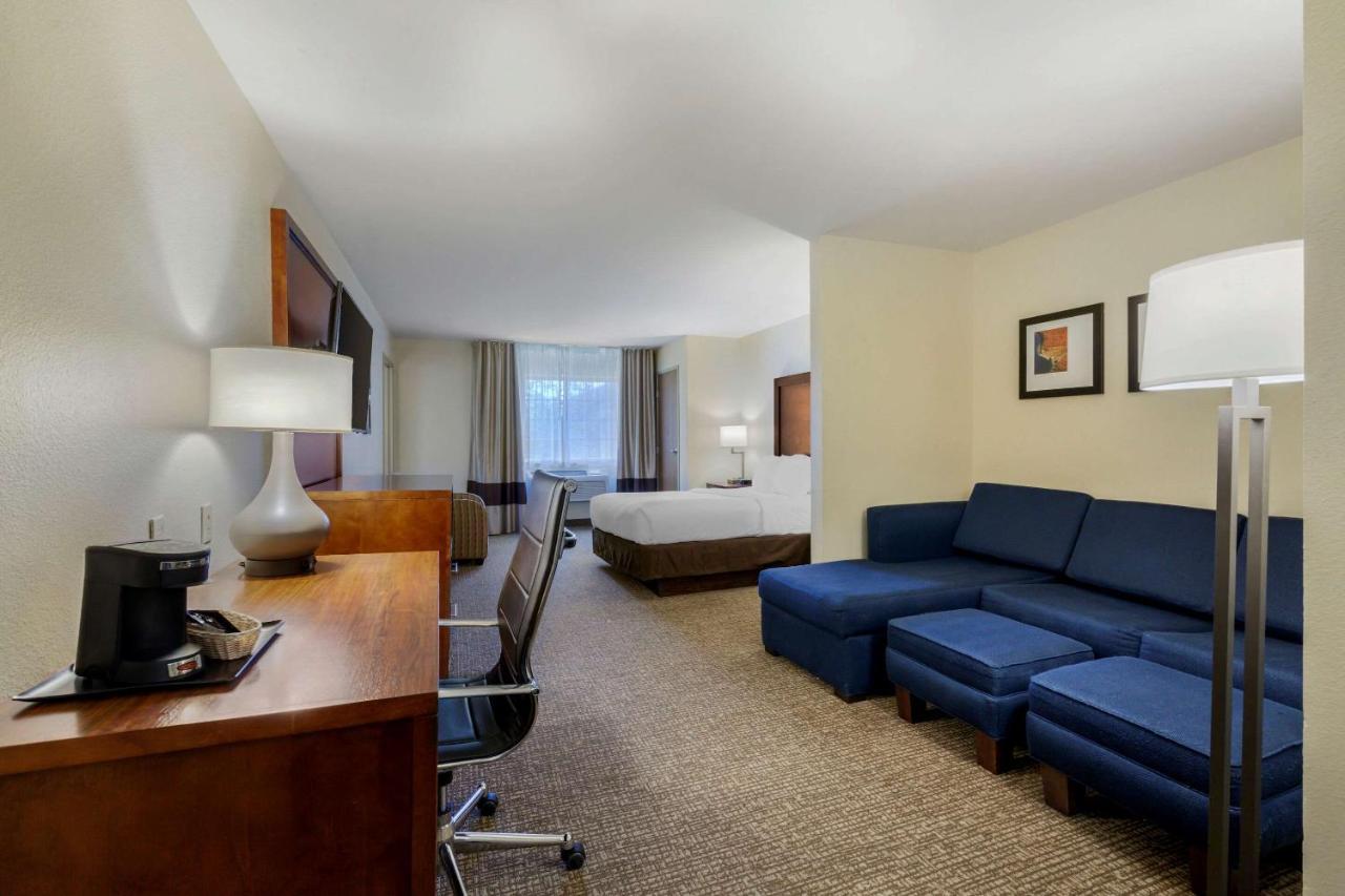 Comfort Suites Johnson Creek Conference Center Eksteriør bilde