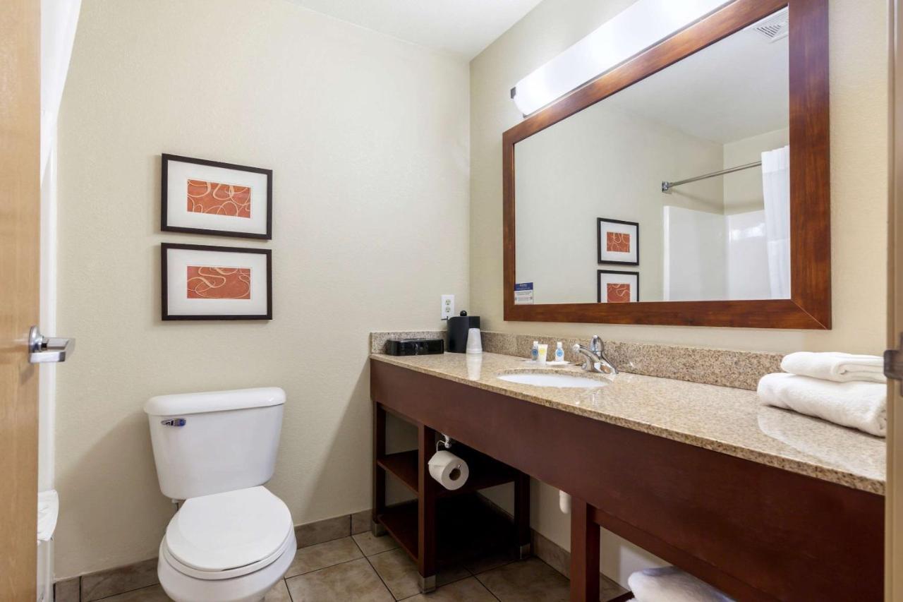 Comfort Suites Johnson Creek Conference Center Eksteriør bilde