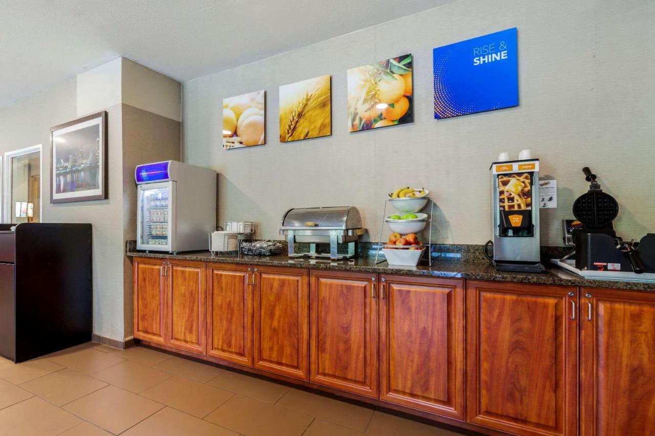 Comfort Suites Johnson Creek Conference Center Eksteriør bilde