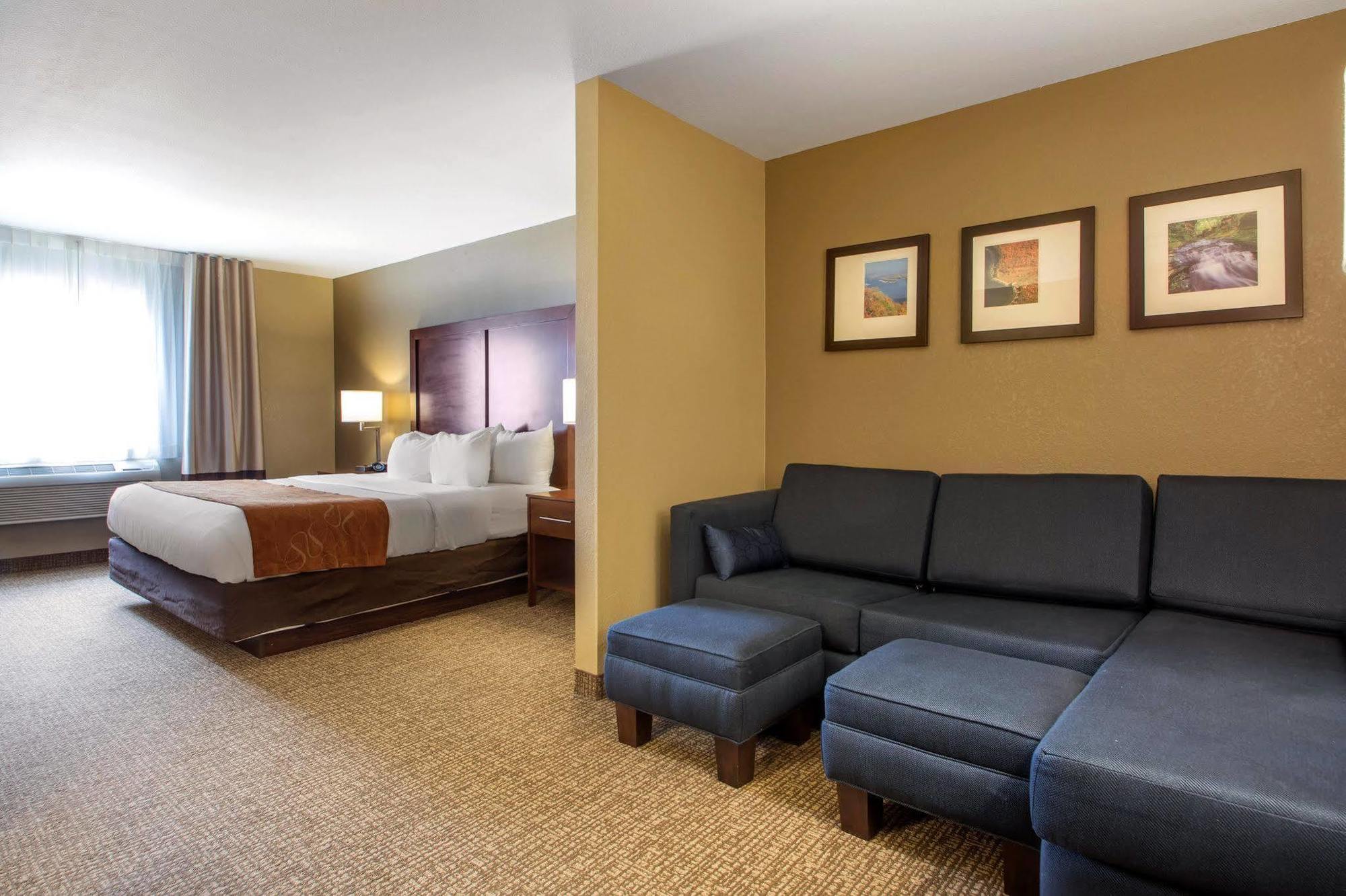 Comfort Suites Johnson Creek Conference Center Eksteriør bilde